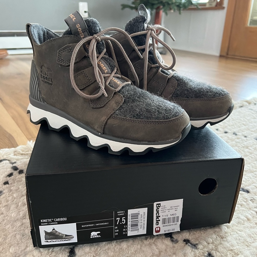Sorel Kinetic Caribou waterproof shoe in Quarry size 7.5 - NEVER WORN!